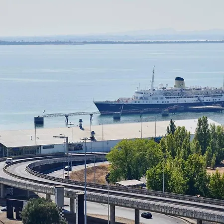 Beautiful River View Lisbon